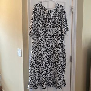 New Black and White Print Midi Dress with ruffle hem by Boohoo size 24